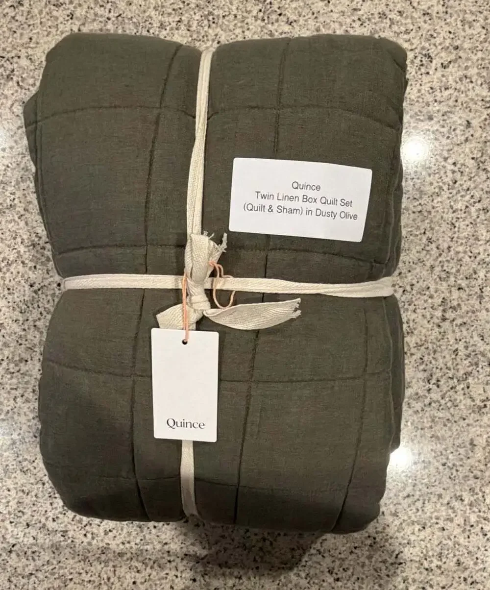 Quince Twin Linen Box Quilt Set (Quilt & Sham) in Dusty Olive